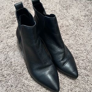 Vagabond pointed booties